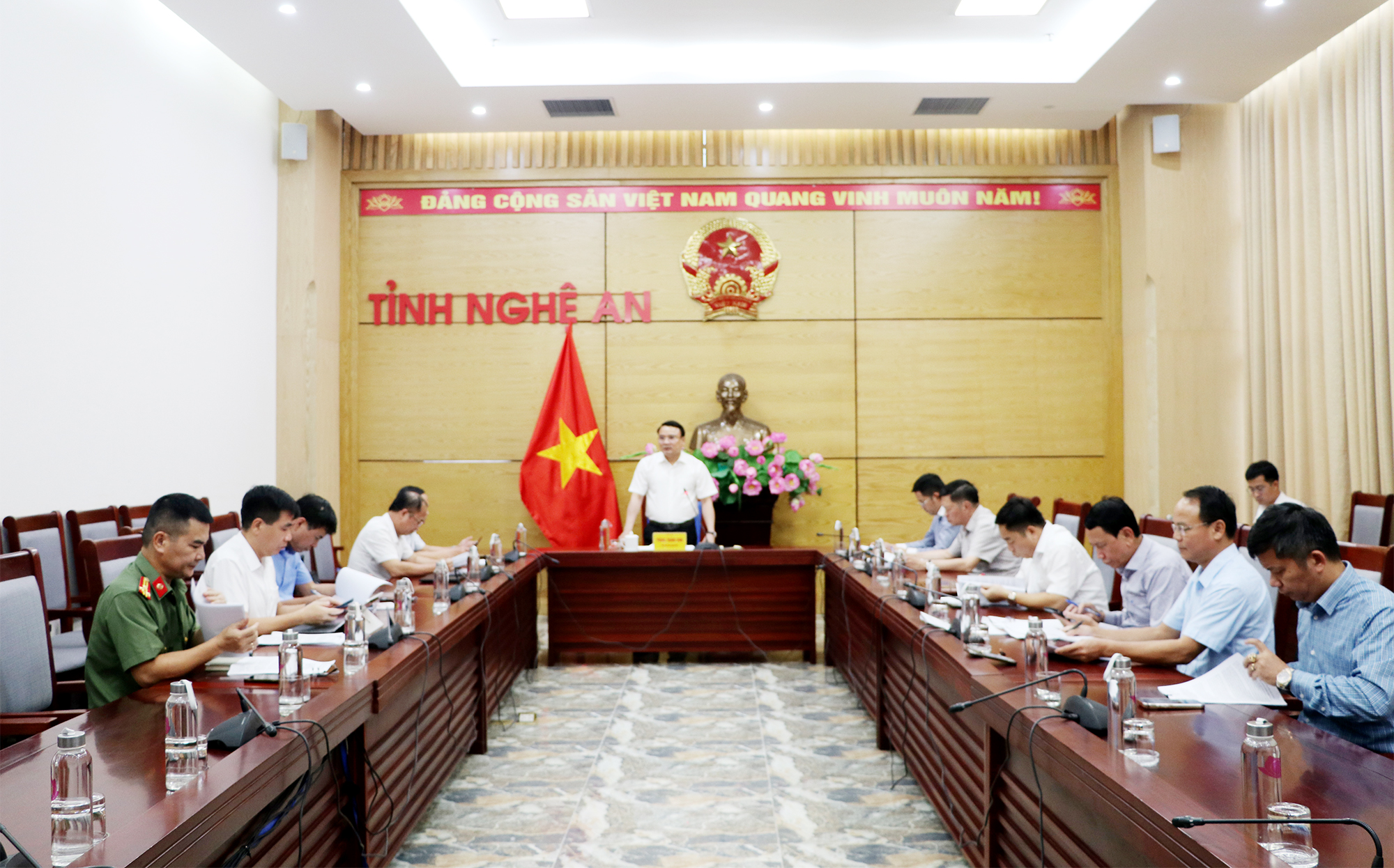 Anh-tin-bai